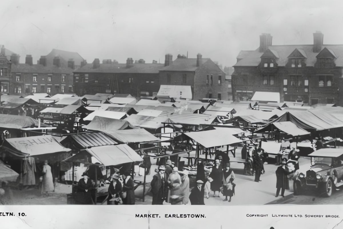 An old photo from 1890 of Earlestown Market